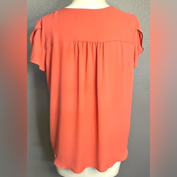LOFT Women's Medium Coral/Orange Short Sleeve V-Neck Blouse Buttoned Relaxed - Picture 2 of 8